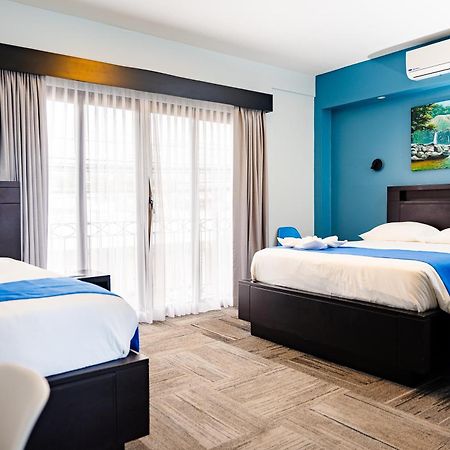 Hotel Luckys San Isidro De El General Esterno foto
