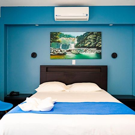 Hotel Luckys San Isidro De El General Esterno foto