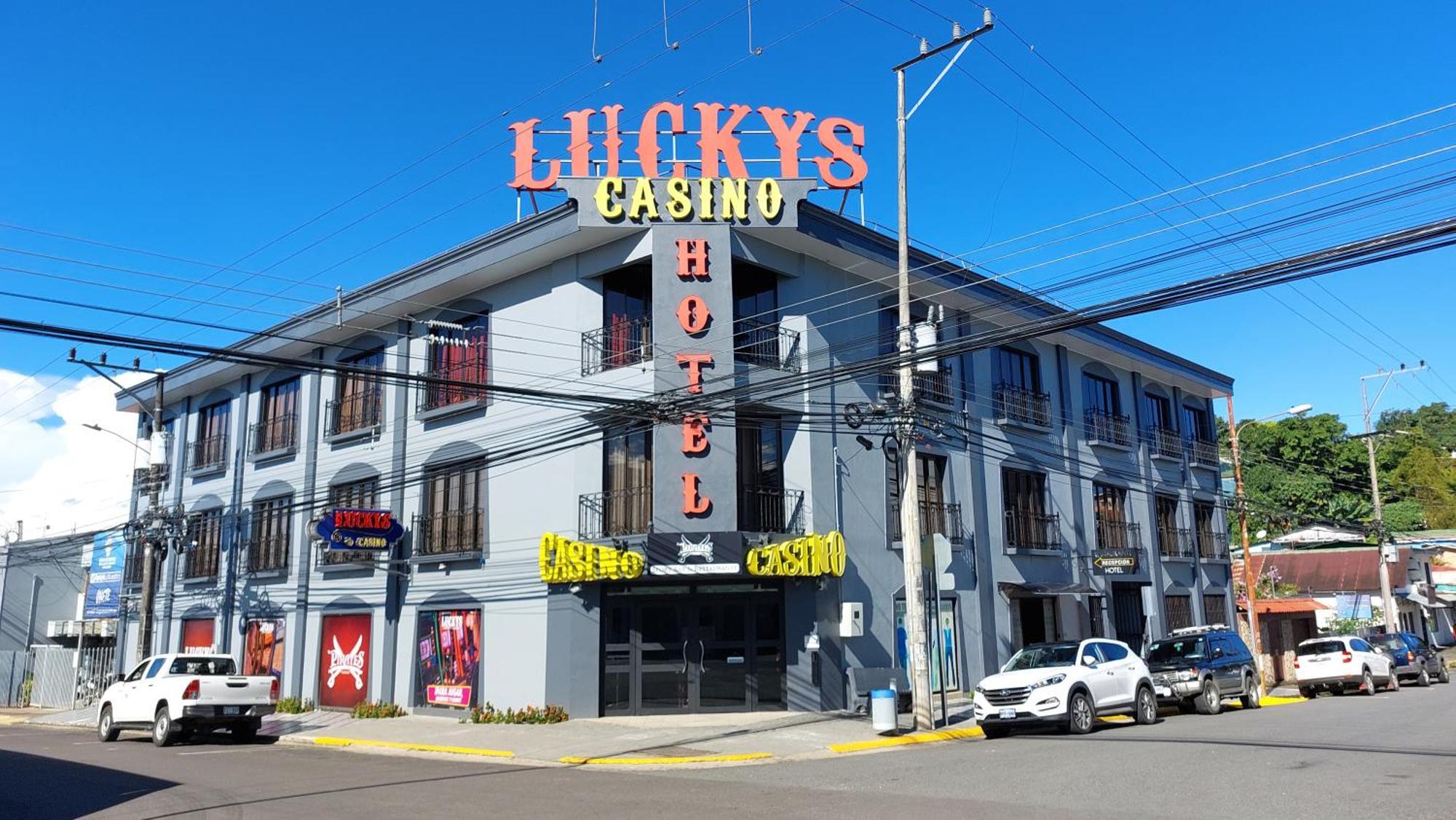 Hotel Luckys San Isidro De El General Esterno foto