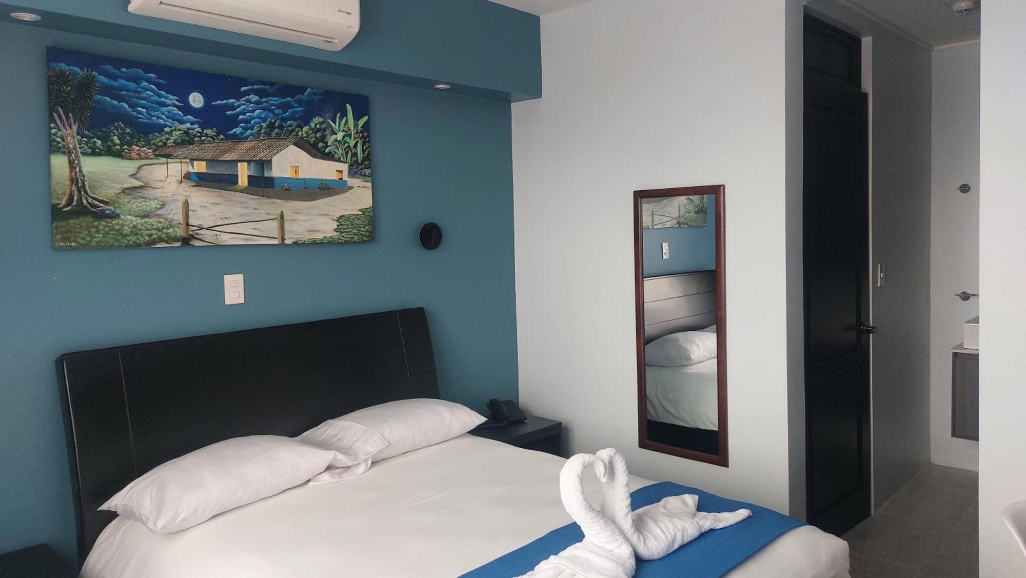 Hotel Luckys San Isidro De El General Esterno foto