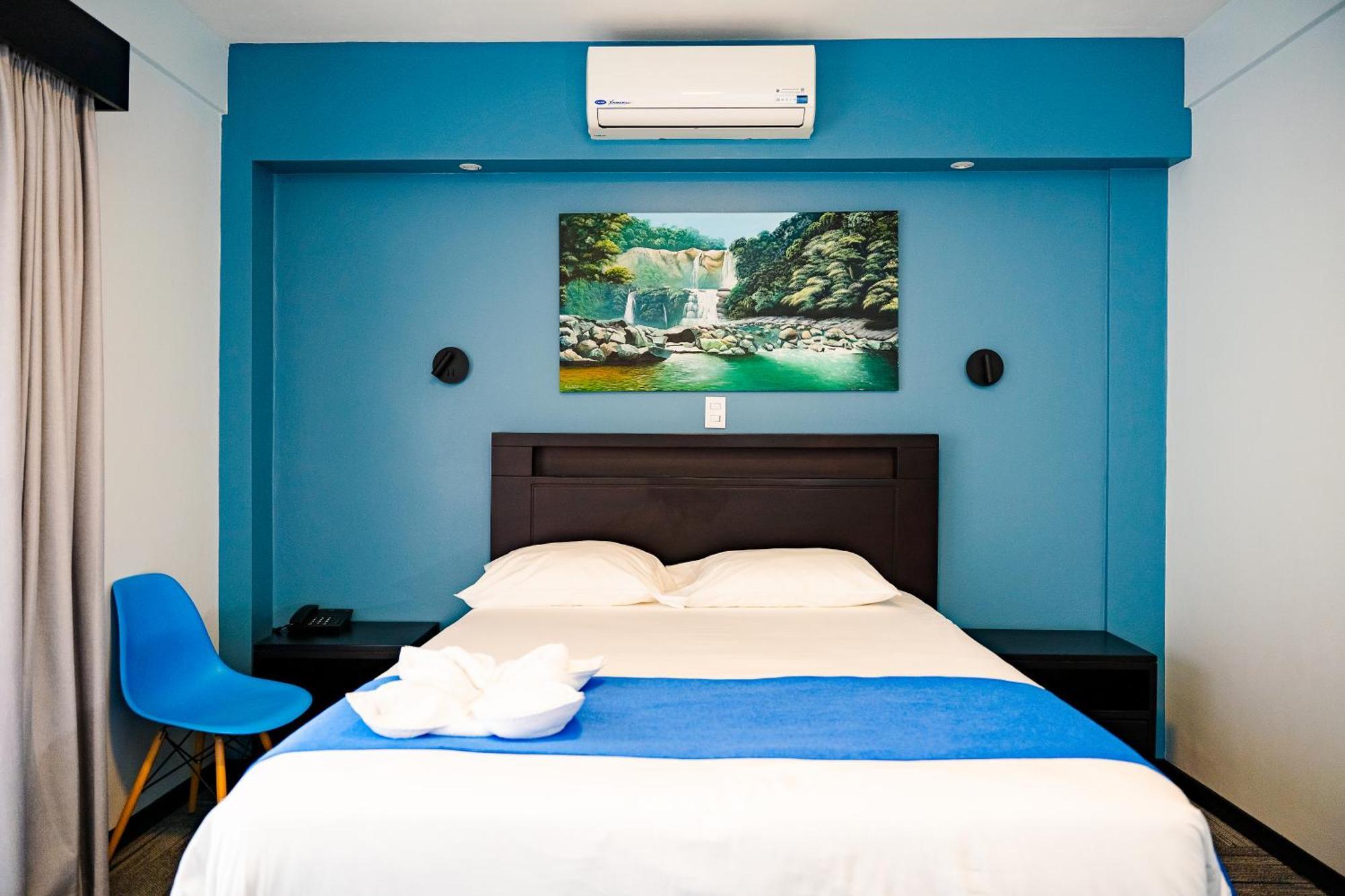 Hotel Luckys San Isidro De El General Esterno foto